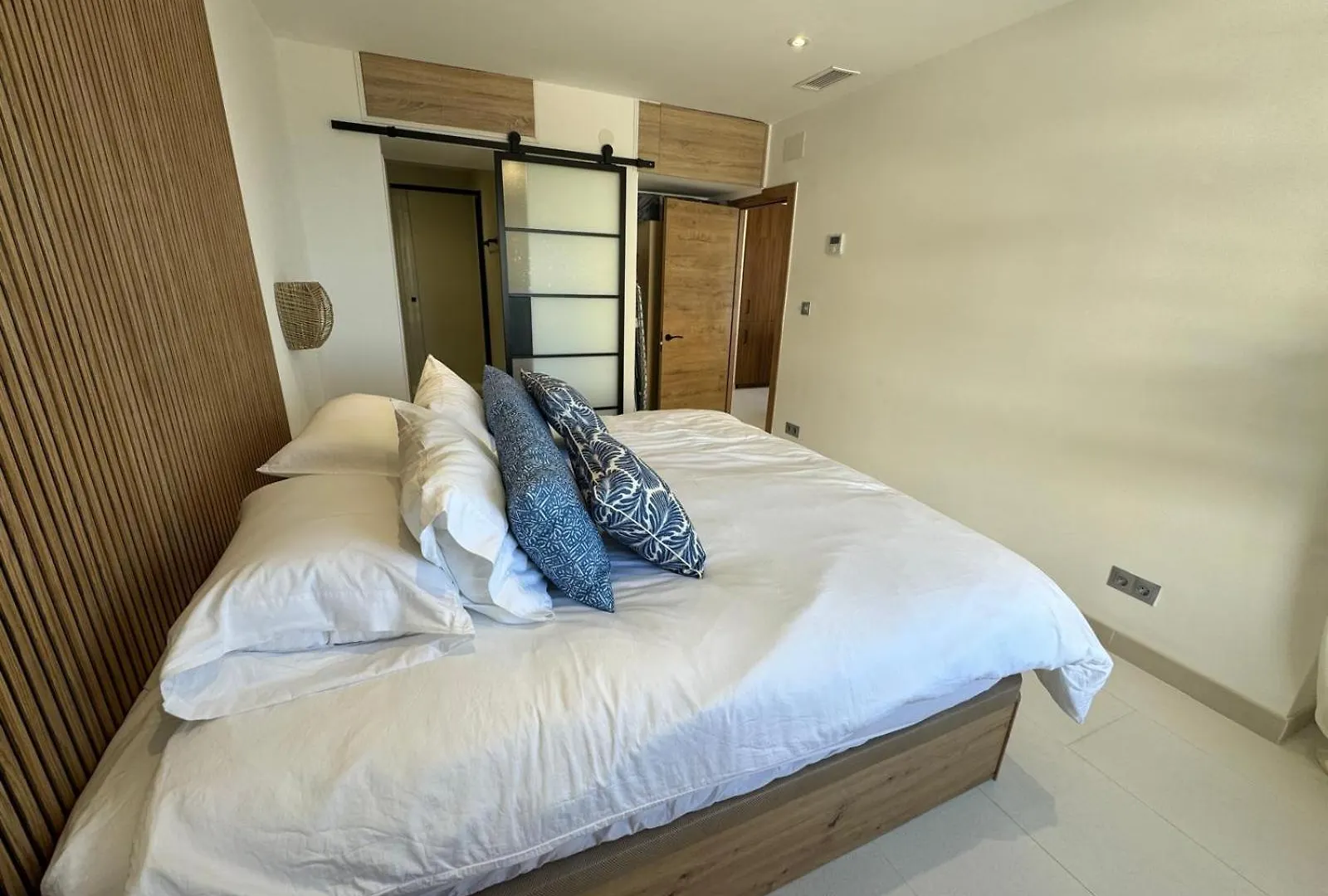 Marbella Beachfront Apartment 0*,